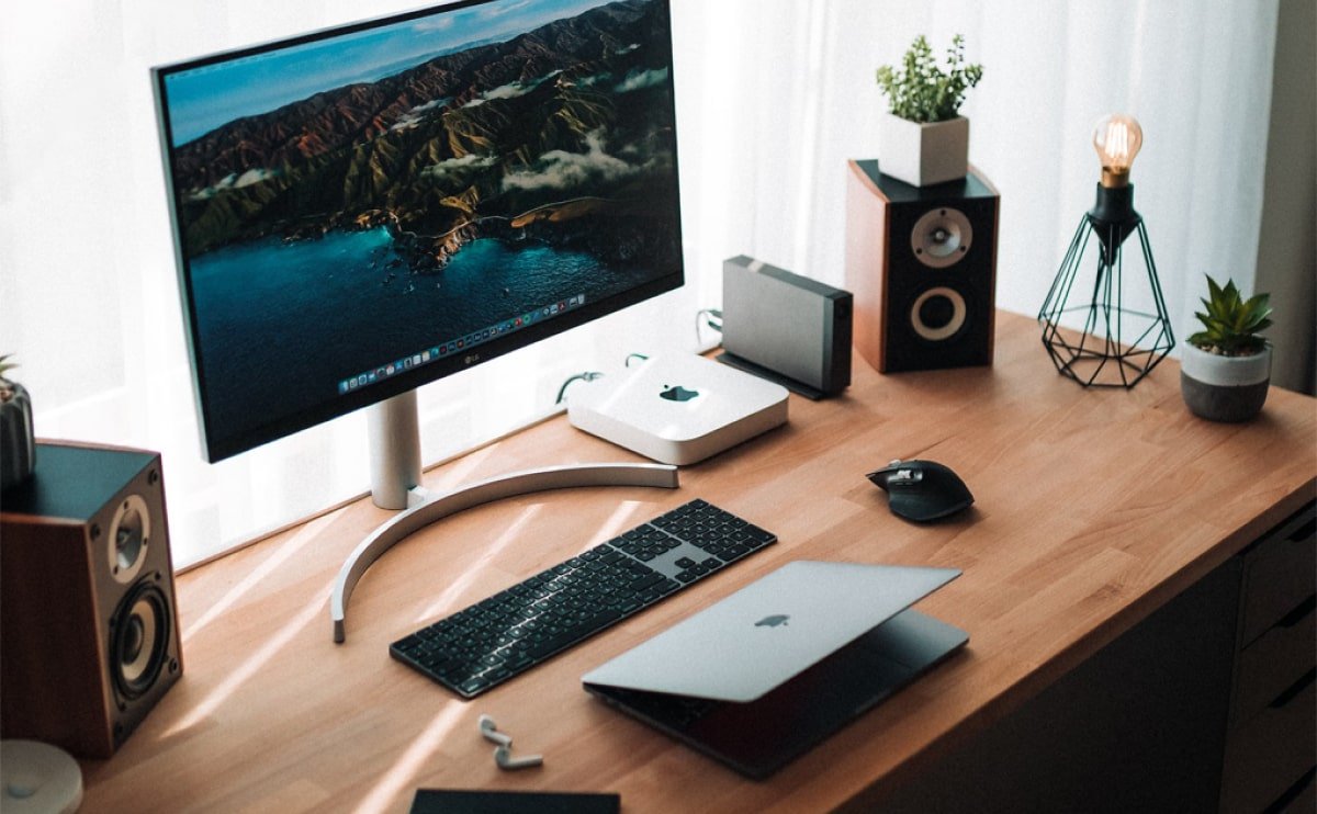 3 Minimalist Desk Setups  • 3 minimalist desk setups entry header opt