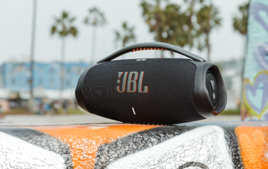 JBL Boombox 3 • JBL Boombox 3 Lifestyle01 904x560px